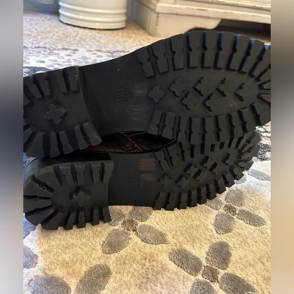 Womens FRYE Lug Sole Combat Boot Dark Brown Antique Size 10 - Picture 7 of 8